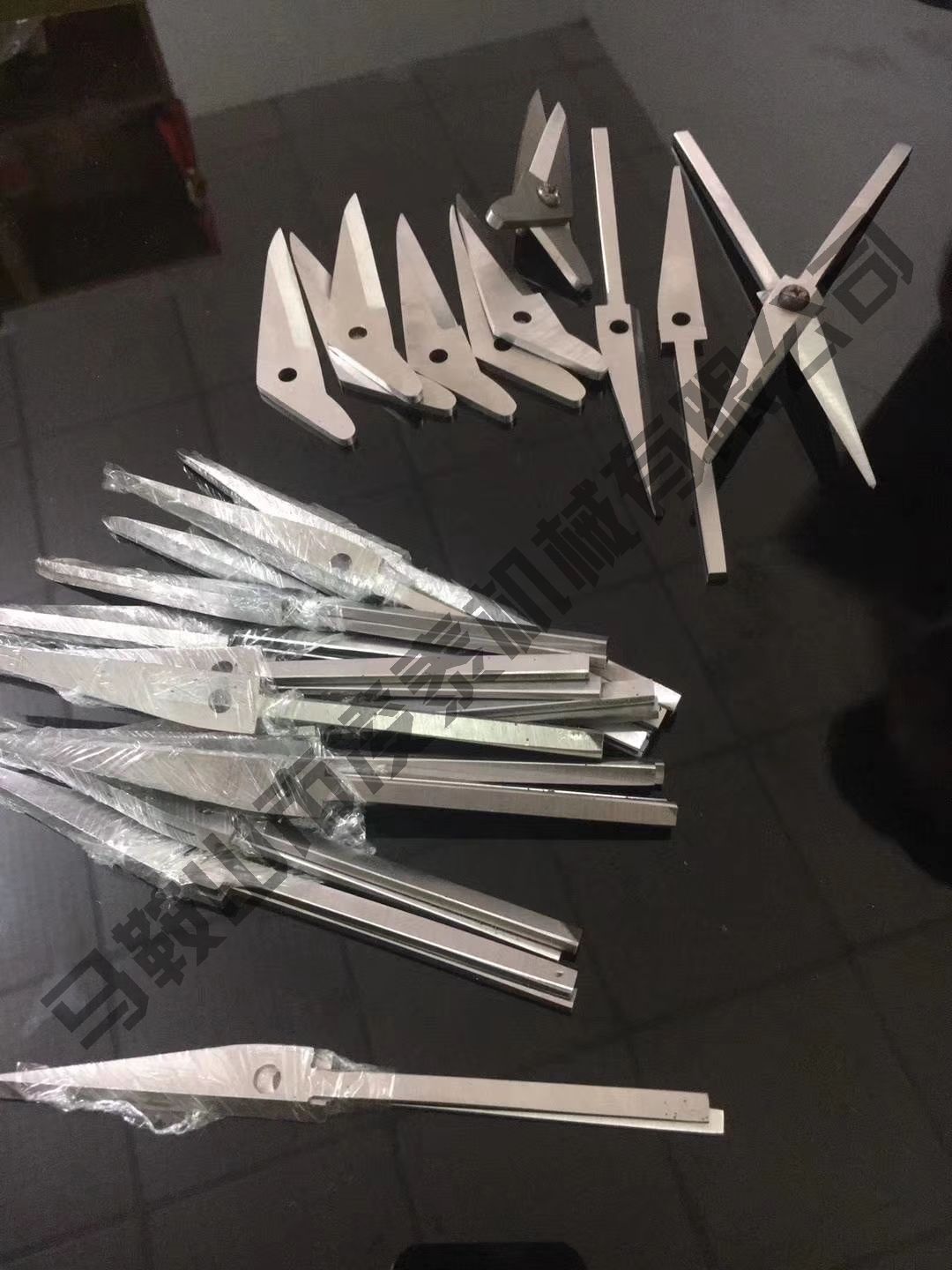 口罩机刀片展示